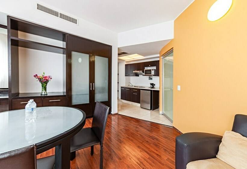 جناح جونيور, Suites Teca Once