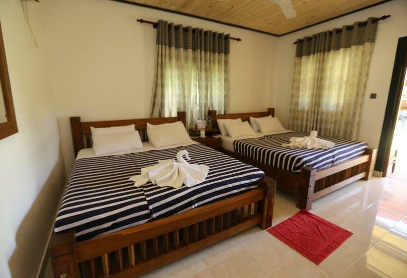 חדר משפחתי דלוקס, Eco Hotel Black & White   Anuradhapura