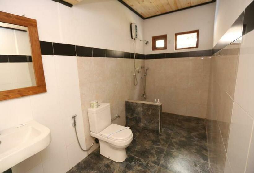 חדר משפחתי דלוקס, Eco Hotel Black & White   Anuradhapura