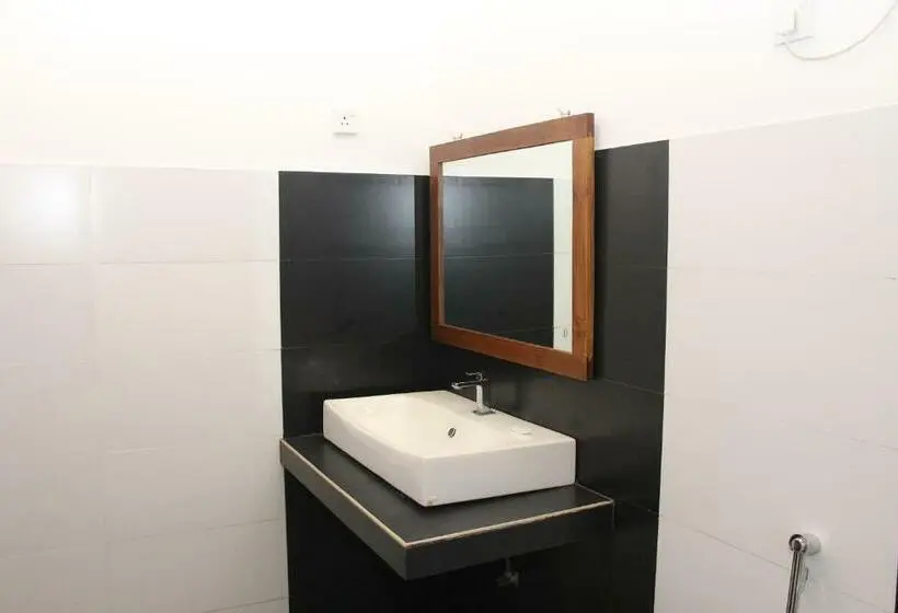デラックスファミリールーム, Eco Hotel Black & White   Anuradhapura