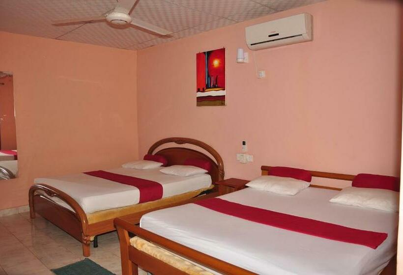 חדר משפחתי, Eco Hotel Black & White   Anuradhapura