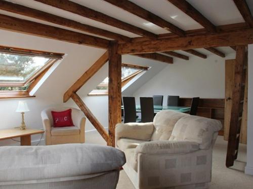 شقة غرفة واحدة, Burnhopeside Hall