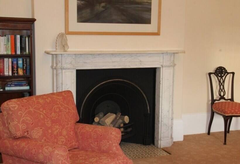 غرفة سوبيريور, Burnhopeside Hall