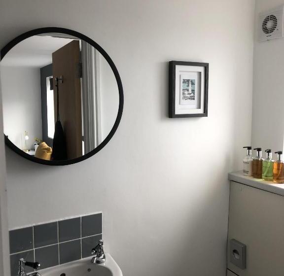 חדר סטנדרט, The Metropolitan Guest House