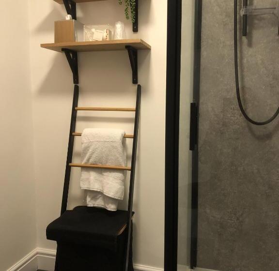 חדר סטנדרט, The Metropolitan Guest House