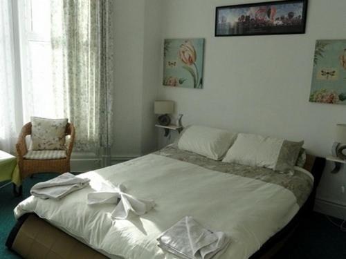 Cameră Standard, 100 Pipers