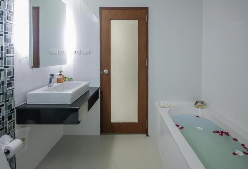 디럭스 룸, Baan Nilrath Hotel   Sha Extra Plus
