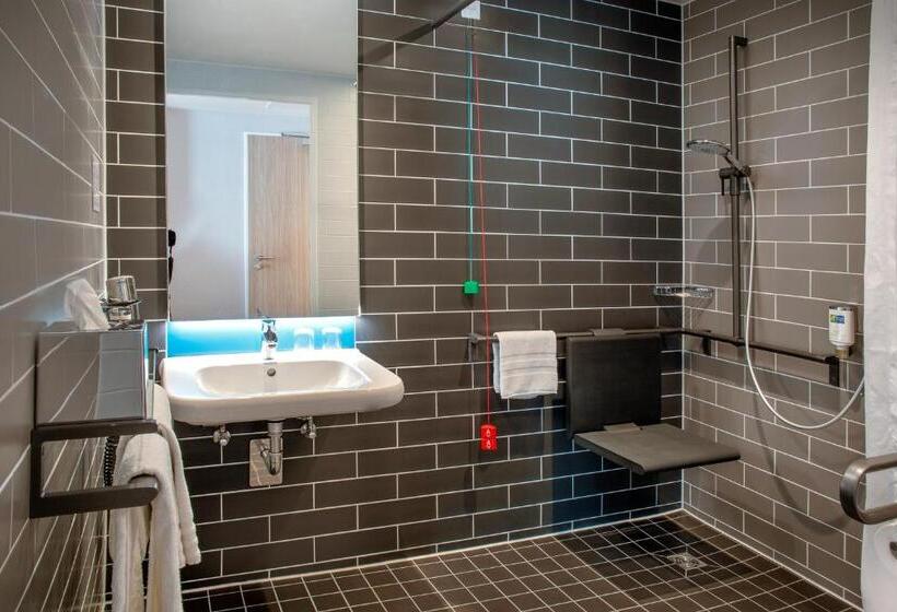 Standardzimmer (behindertengerecht), Holiday Inn Express Karlsruhe   City Park, An Ihg