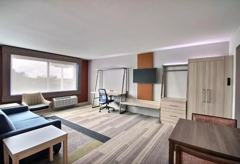 キングサイズベッドのスイートルーム, Holiday Inn Express & Suites Fond Du Lac, An Ihg