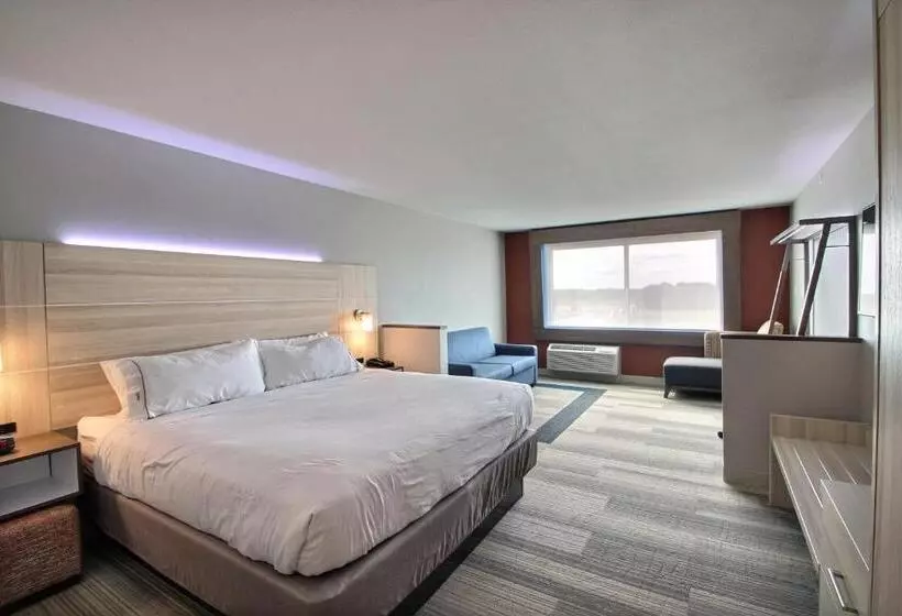 身障者適用スイートルーム, Holiday Inn Express & Suites Fond Du Lac, An Ihg