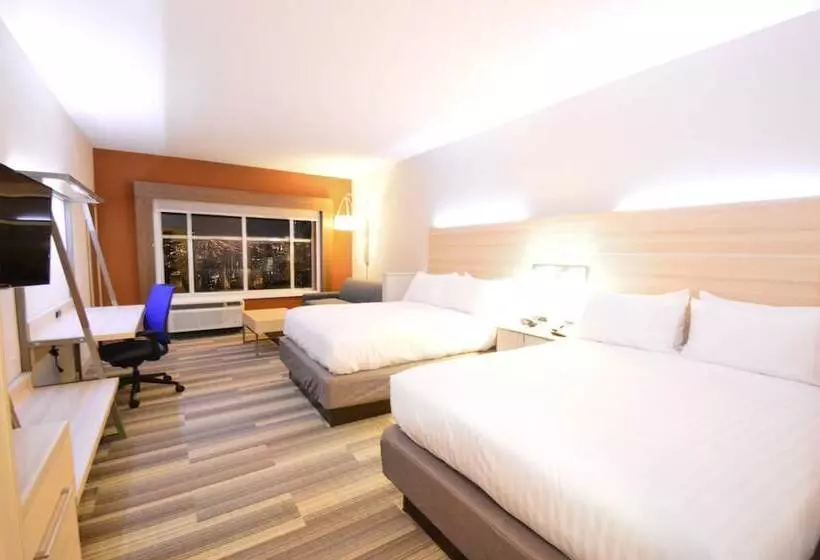 身障者適用スイートルーム, Holiday Inn Express & Suites Toledo South   Perrysburg, An Ihg