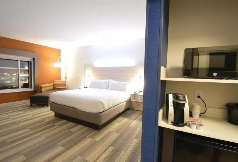 キングサイズベッドのスタンダードルーム, Holiday Inn Express & Suites Toledo South   Perrysburg, An Ihg