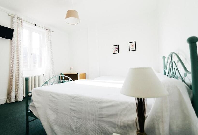 غرفة قياسية ثلاثية, Hôtel Restaurant Le Lion D Or