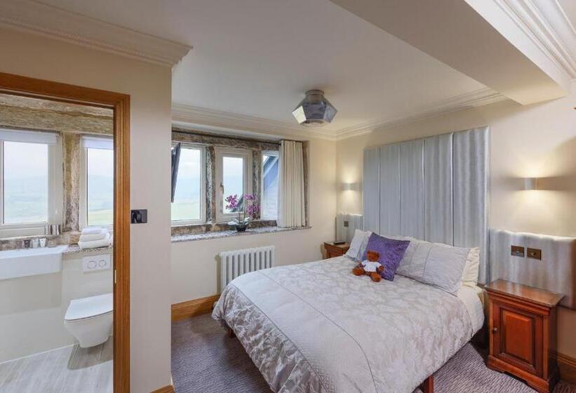 Номер Стандарт, The Saddleworth