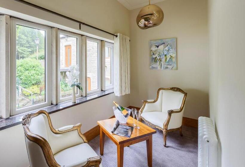 Люкс, The Saddleworth