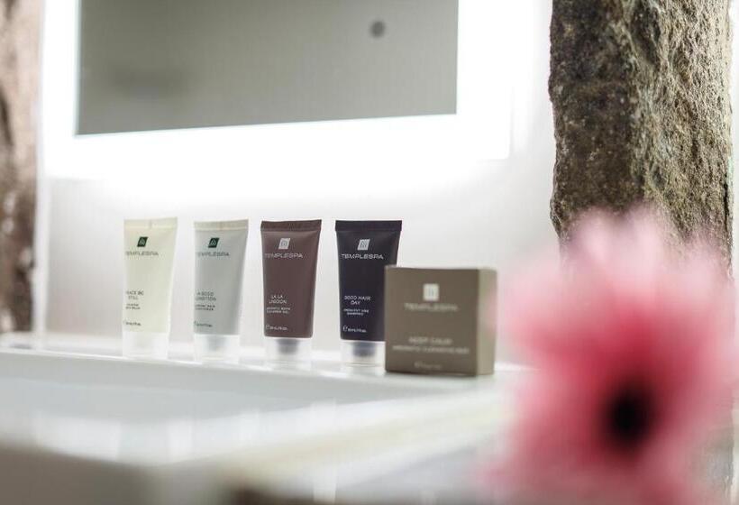 Семейный Номер, The Saddleworth