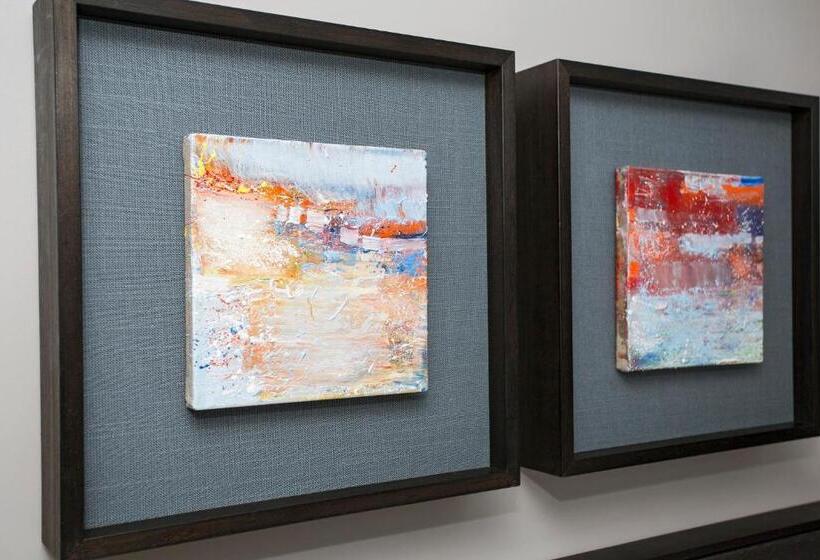 Люкс, Twr Y Felin