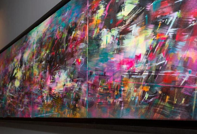 Люкс, Twr Y Felin