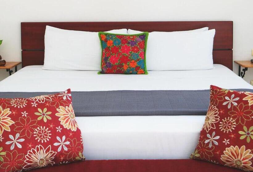 מיטת קינג בסוויטה, Merida Santiago Hotel Boutique