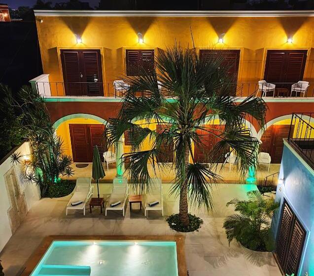 Superior suite with pool view, Merida Santiago Hotel Boutique