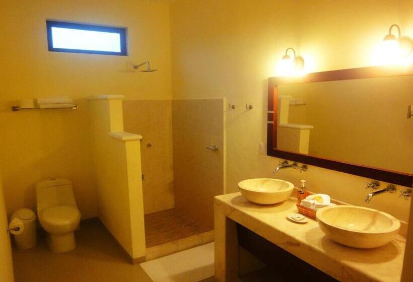 מיטת קינג בסוויטה, Merida Santiago Hotel Boutique