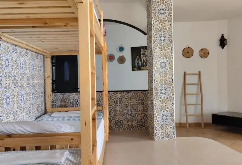 ルームシェアのワンベッド, Arima Surf House