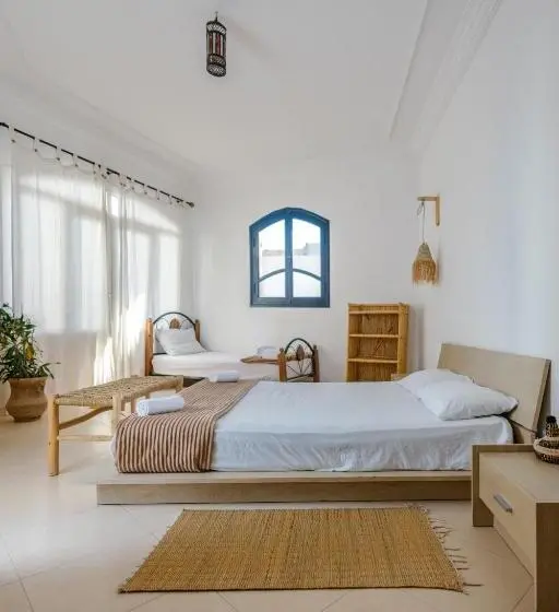 デラックストリプルルーム, Arima Surf House