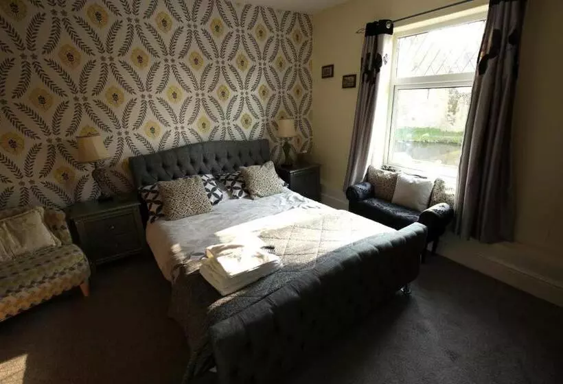 スタンダードルーム, Fitzwarine House Whittington