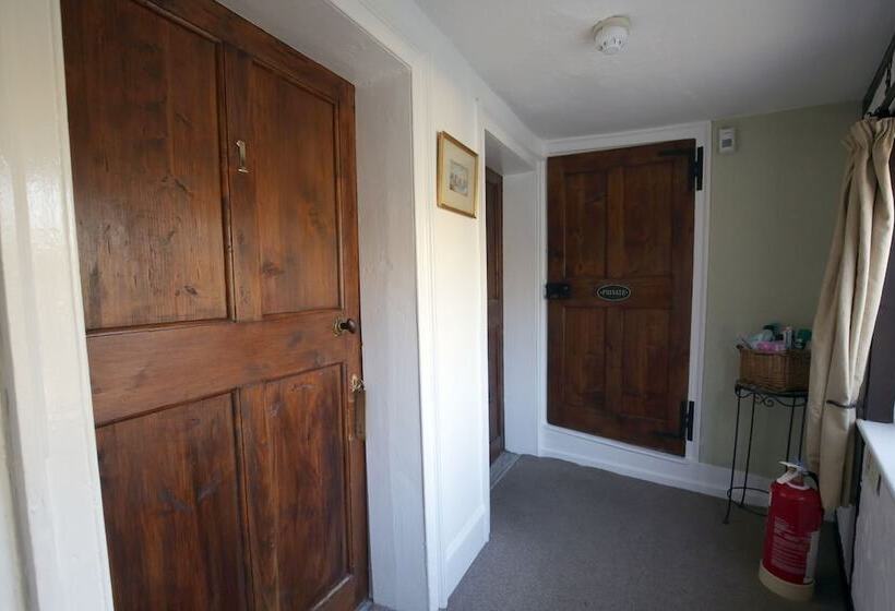 スタンダードルーム, Fitzwarine House Whittington