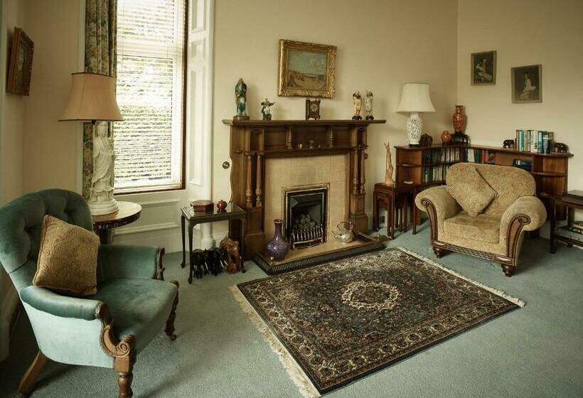 غرفة كلاسيكية, Tali Ayer