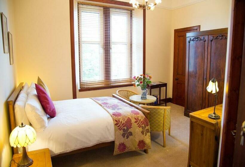 غرفة كلاسيكية, Tali Ayer