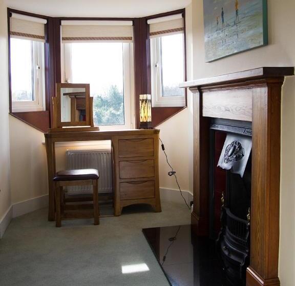 غرفة قياسية مطلّة علي الحديقة, Tali Ayer