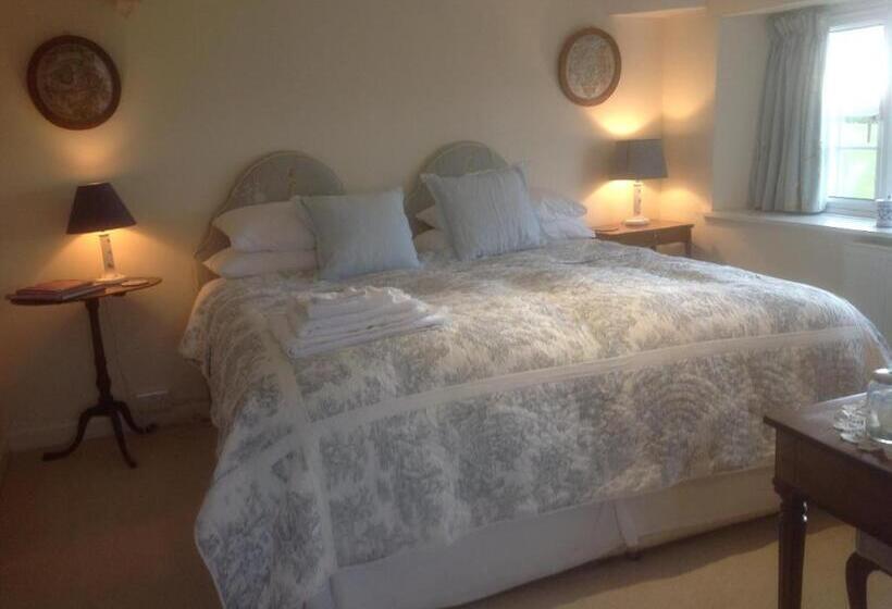 חדר סופריור, The Coach House