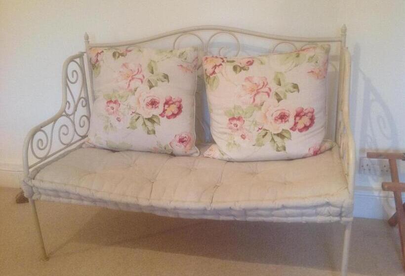 חדר סטנדרט, The Coach House