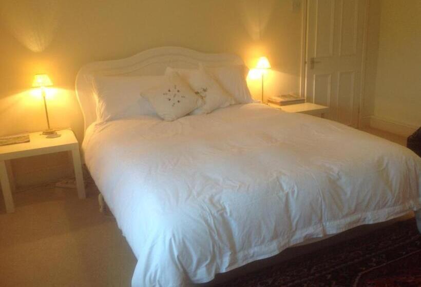 חדר סטנדרט, The Coach House