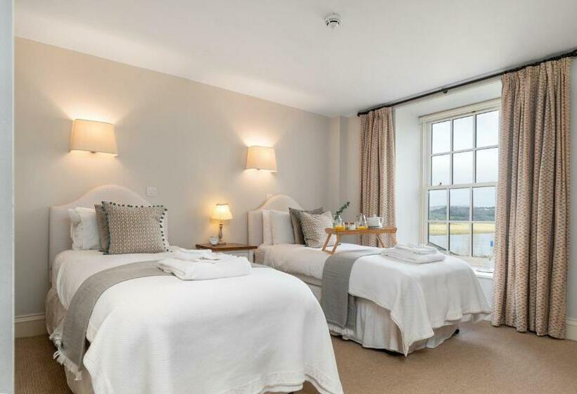 غرفة قياسية لذوى الاحتياجات الخاصة, The Farmhouse At Bodnant Welsh Food