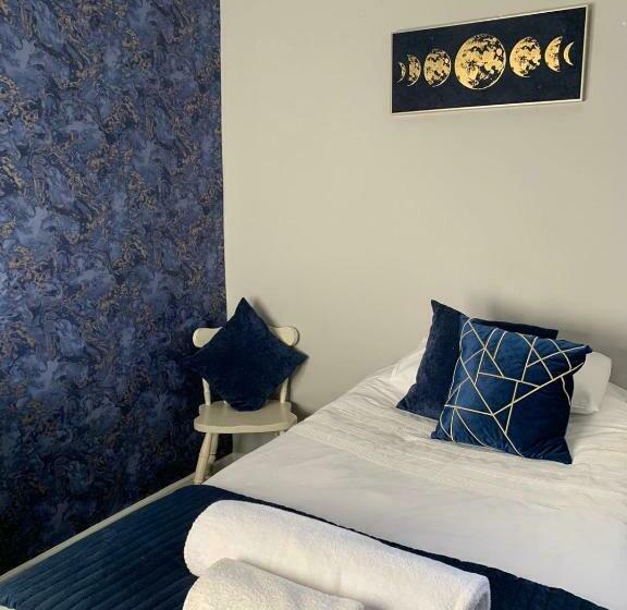 スタンダードルーム, Anglers Arms