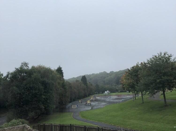 コンフォートルーム, Anglers Arms