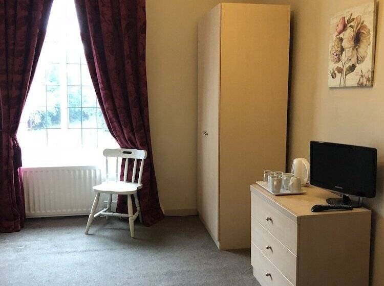 コンフォートルーム, Anglers Arms