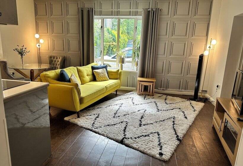 침실 1개 아파트, The Churchill Court