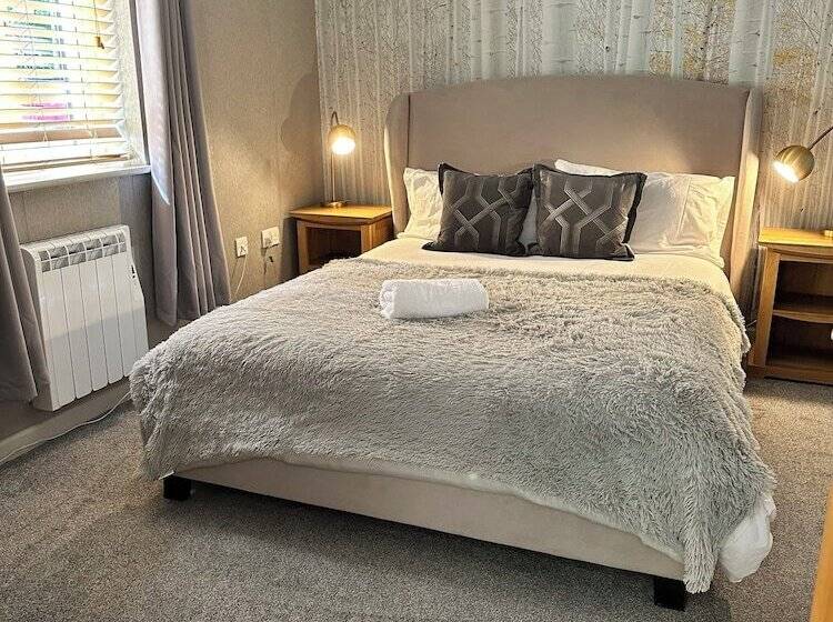 침실 1개 아파트, The Churchill Court