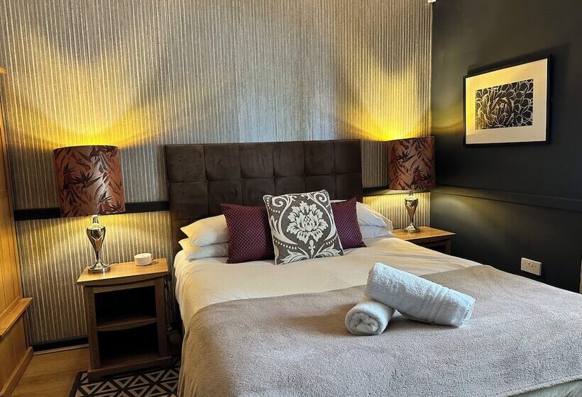 침실 1개 아파트, The Churchill Court