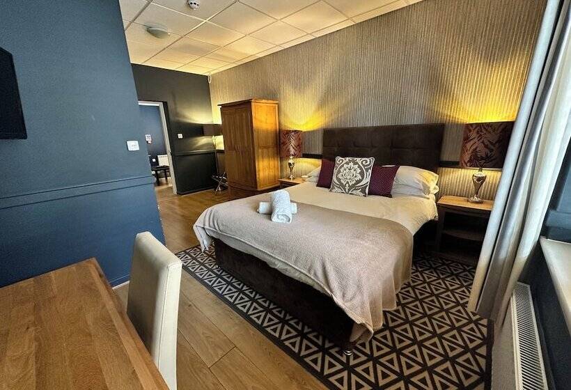 침실 1개 아파트, The Churchill Court