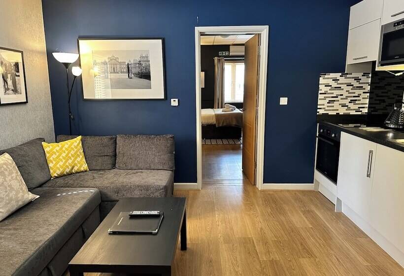 침실 1개 아파트, The Churchill Court