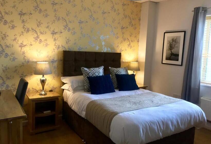 기본룸, The Churchill Court