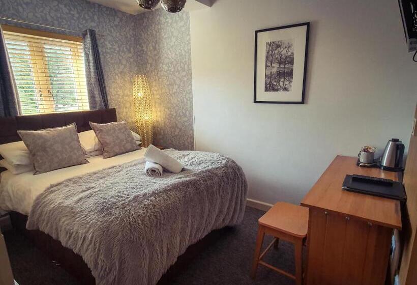 기본룸, The Churchill Court