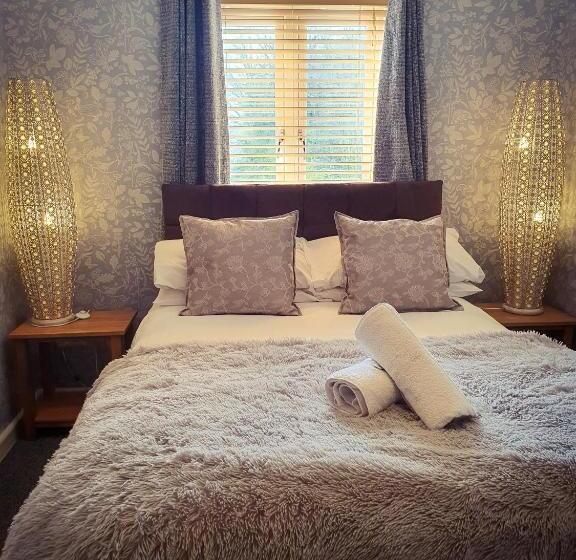 기본룸, The Churchill Court