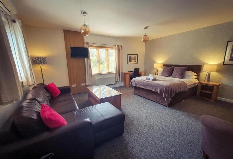 디럭스 룸 킹사이즈 침대, The Churchill Court