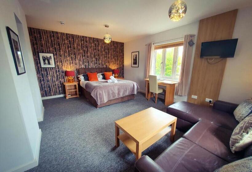 디럭스 룸 킹사이즈 침대, The Churchill Court