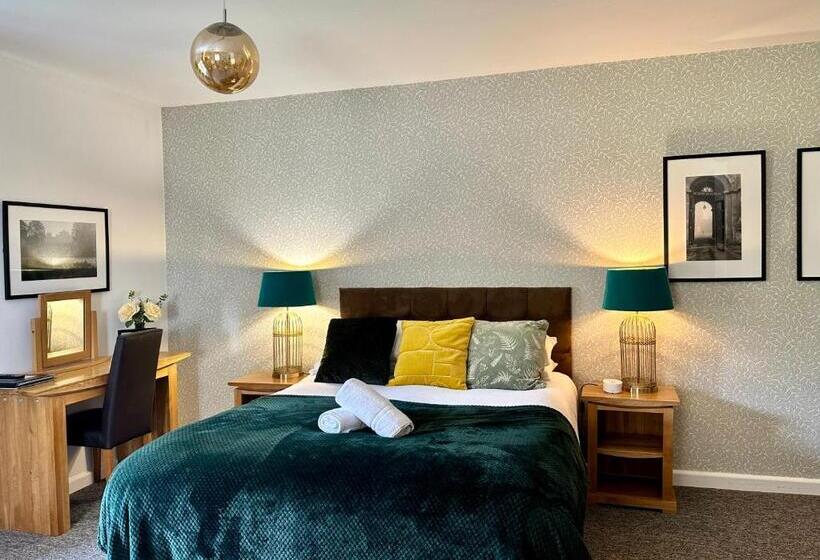 디럭스 룸 킹사이즈 침대, The Churchill Court